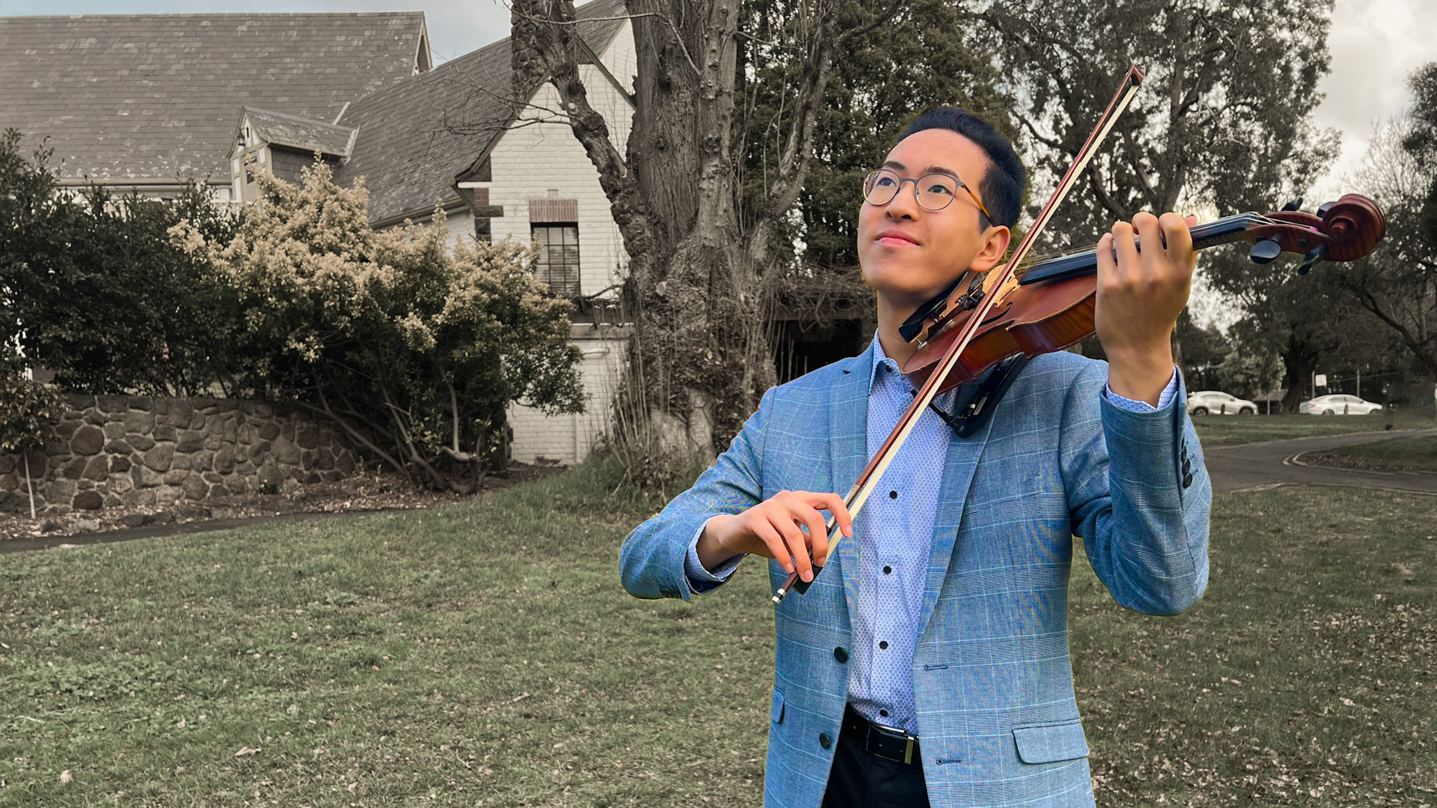 Daniel Feng, violinist playing at an aged care home